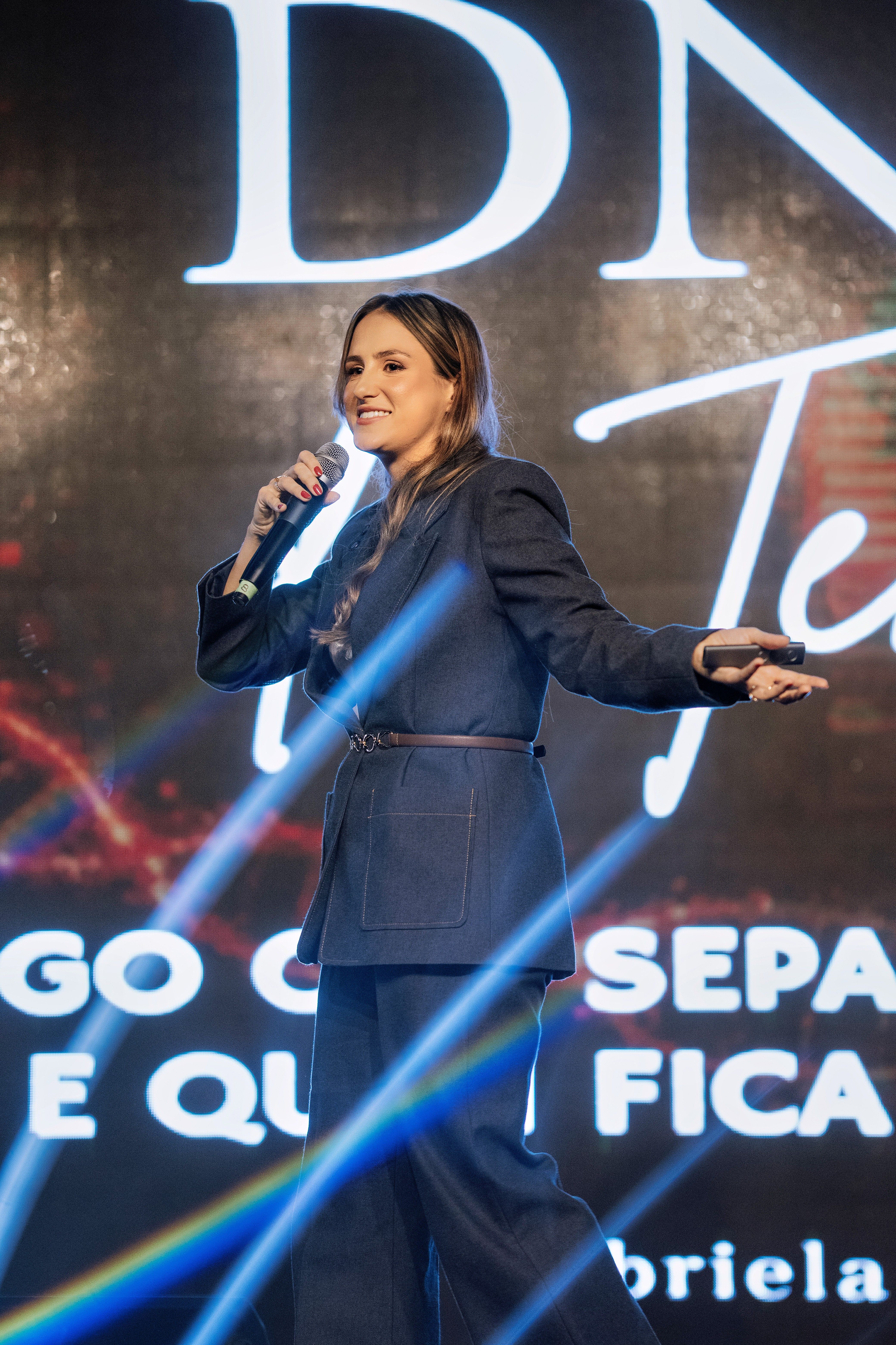 Gabriela Artz palestrando no Código da Conexão